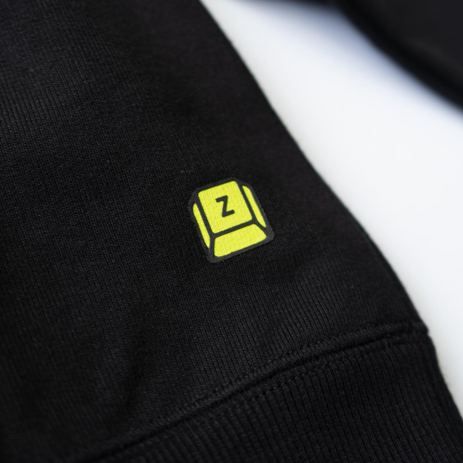 VISION LOGO HOODIE / BLACK | ZETA DIVISION STORE